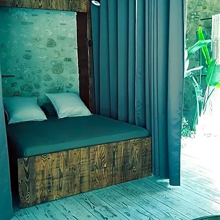 Domaine Sainte Suzanne Bed & Breakfast 4*