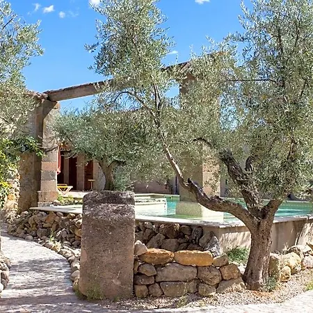Domaine Sainte Suzanne Bed & Breakfast 4*