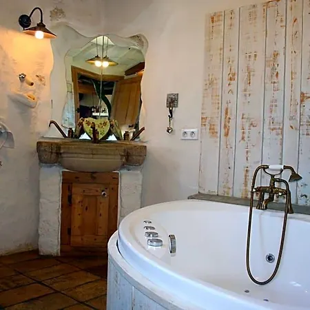 Bed & Breakfast Domaine Sainte Suzanne 4*