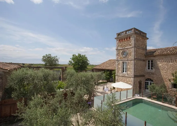 Domaine Sainte Suzanne Couette-café 4*