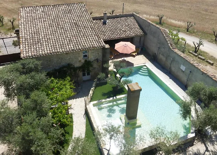 Domaine Sainte Suzanne Couette-café 4*