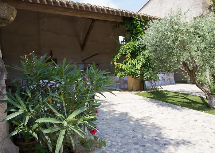 Domaine Sainte Suzanne Couette-café 4*